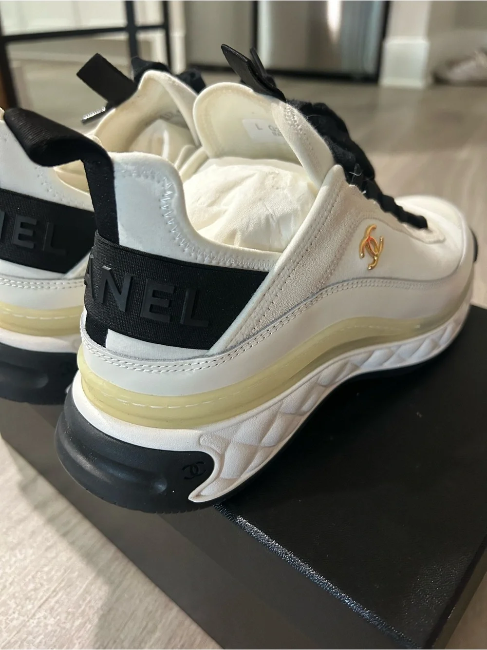 Womens CHANEL white ivory black Velvet Calfskin sneakers gold logo size 40 US 10